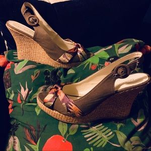 Charlotte Russe Women's Dark Brown canvas Wedges